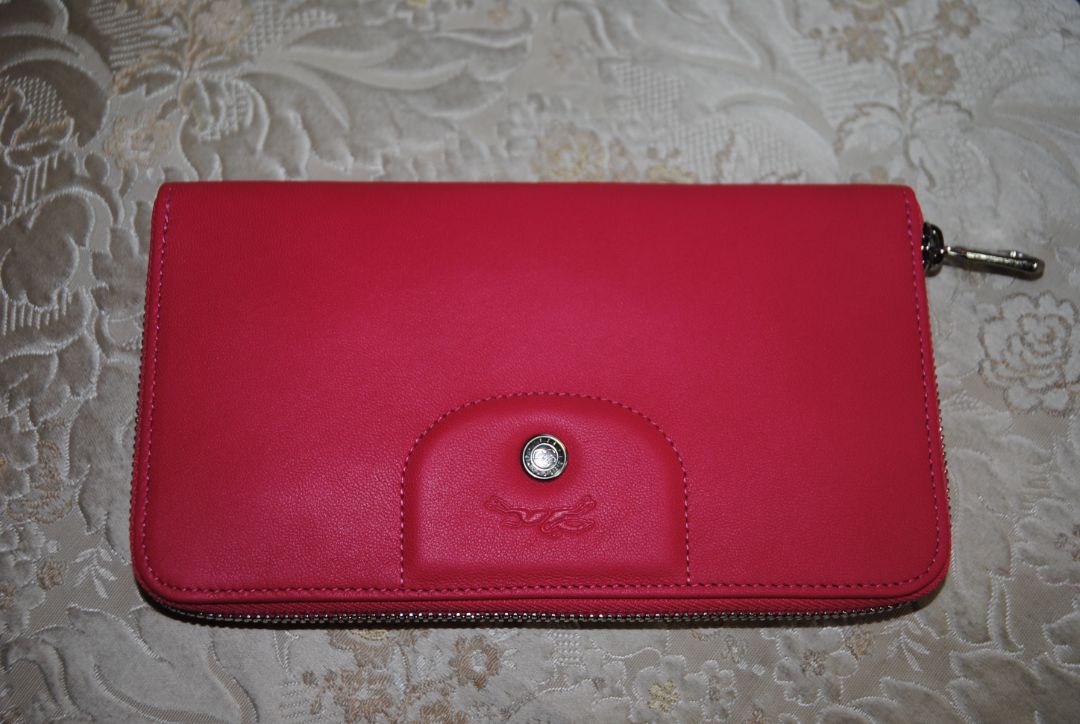 pink Longchamp Le Foulonné, 📏 Dimensions Height: 4 in (10 cm) Width: 8 in (20 cm) Depth: 1 in (2.5 cm)