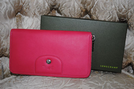 pink Longchamp Le Foulonné, 📏 Dimensions Height: 4 in (10 cm) Width: 8 in (20 cm) Depth: 1 in (2.5 cm)