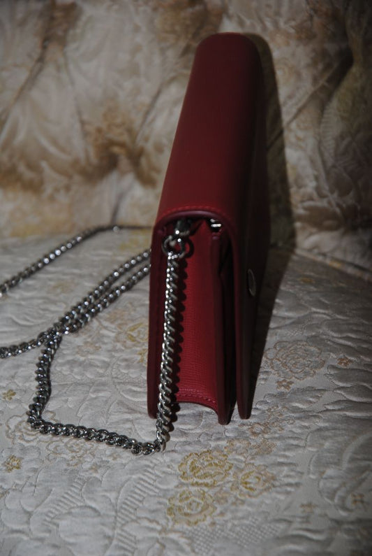 red Longchamp Le Foulonné Red Leather Crossbody Chain Bag, Dimensions Height: 5.5 in (14 cm) Width: 8.5 in (22 cm) Depth: 2 in (5 cm) Chain Strap Drop: 22 in (56 cm)