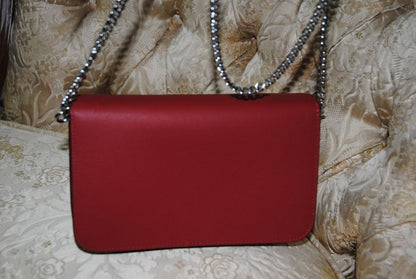 red Longchamp Le Foulonné Red Leather Crossbody Chain Bag, Dimensions Height: 5.5 in (14 cm) Width: 8.5 in (22 cm) Depth: 2 in (5 cm) Chain Strap Drop: 22 in (56 cm)