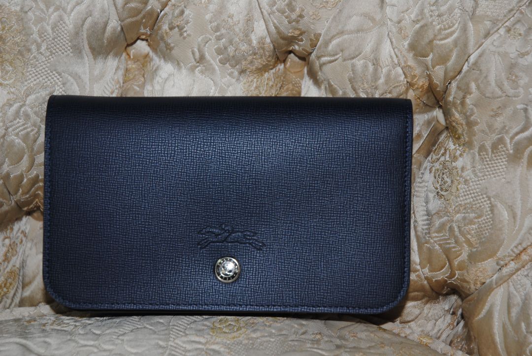 navy blue Longchamp Le Foulonné, 📏 Dimensions Height: 5.5 in (14 cm) Width: 8.5 in (22 cm) Depth: 2 in (5 cm) Chain Strap Drop: 22 in (56 cm)