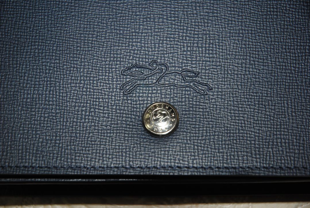 navy blue Longchamp Le Foulonné, 📏 Dimensions Height: 5.5 in (14 cm) Width: 8.5 in (22 cm) Depth: 2 in (5 cm) Chain Strap Drop: 22 in (56 cm)