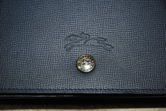 navy blue Longchamp Le Foulonné, 📏 Dimensions Height: 5.5 in (14 cm) Width: 8.5 in (22 cm) Depth: 2 in (5 cm) Chain Strap Drop: 22 in (56 cm)