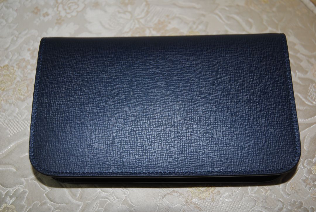 navy blue Longchamp Le Foulonné, 📏 Dimensions Height: 5.5 in (14 cm) Width: 8.5 in (22 cm) Depth: 2 in (5 cm) Chain Strap Drop: 22 in (56 cm)