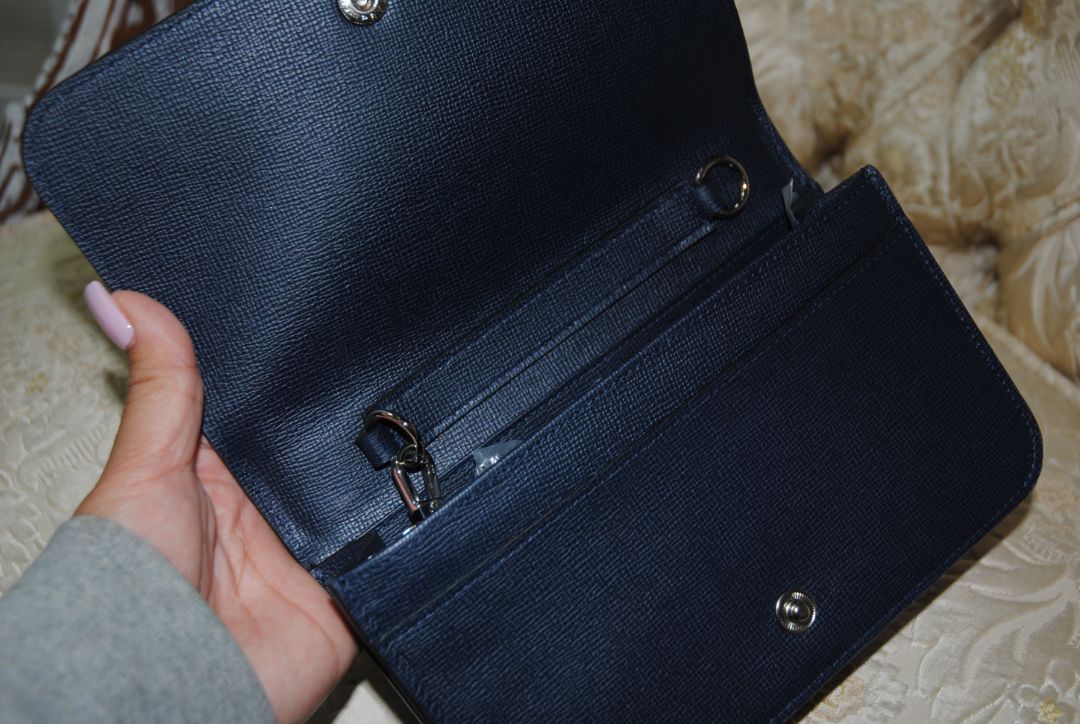 navy blue Longchamp Le Foulonné, 📏 Dimensions Height: 5.5 in (14 cm) Width: 8.5 in (22 cm) Depth: 2 in (5 cm) Chain Strap Drop: 22 in (56 cm)