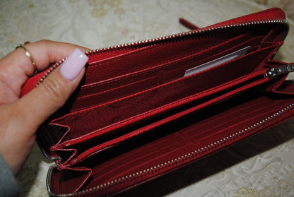 red Longchamp Le Foulonné, 📏 Dimensions Height: 4 in (10 cm) Width: 8 in (20 cm) Depth: 1 in (2.5 cm)