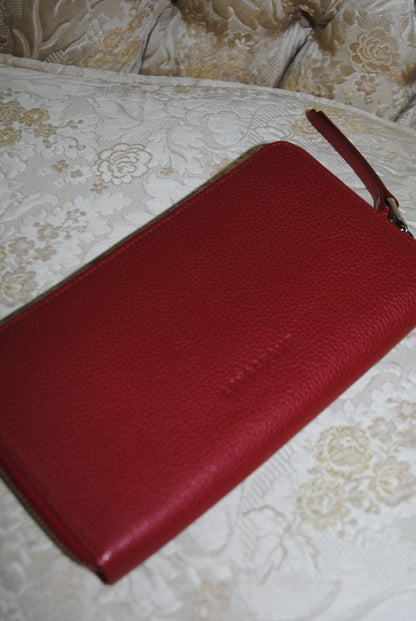 red Longchamp Le Foulonné, 📏 Dimensions Height: 4 in (10 cm) Width: 8 in (20 cm) Depth: 1 in (2.5 cm)