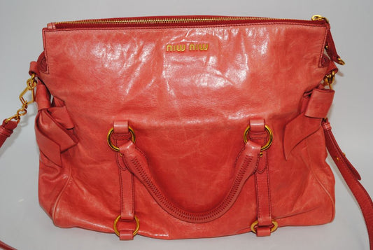 Pink Miu Miu matelasse lambskin, Width: ~ 30‑35 cm (≈12″‑14″) Height: ~ 20‑25 cm (≈8″‑10″) Depth: ~ 10‑15 cm (≈4″‑6″)