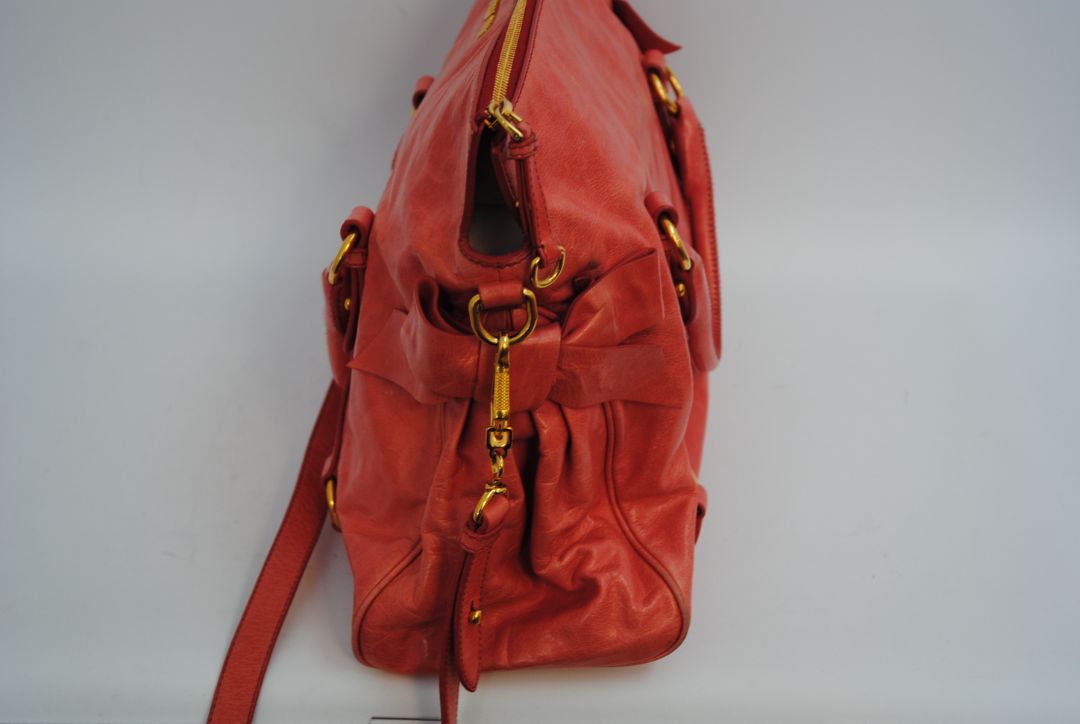 Pink Miu Miu matelasse lambskin, Width: ~ 30‑35 cm (≈12″‑14″) Height: ~ 20‑25 cm (≈8″‑10″) Depth: ~ 10‑15 cm (≈4″‑6″)