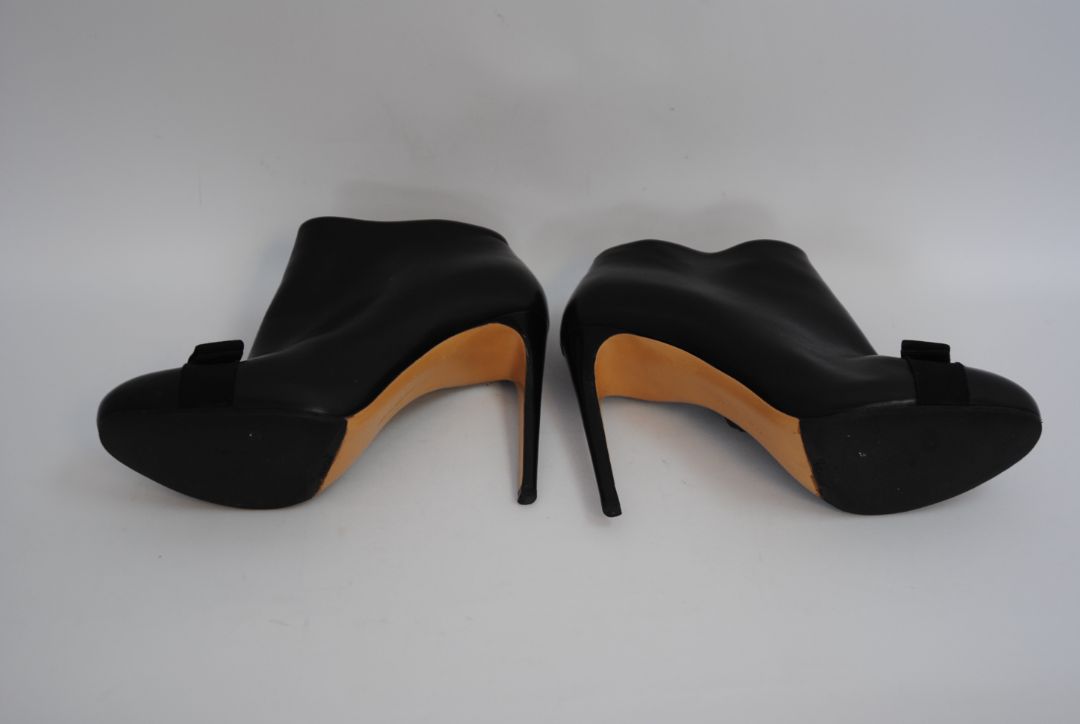 black Salvatore Ferragamo vara bow ankle boots, 9