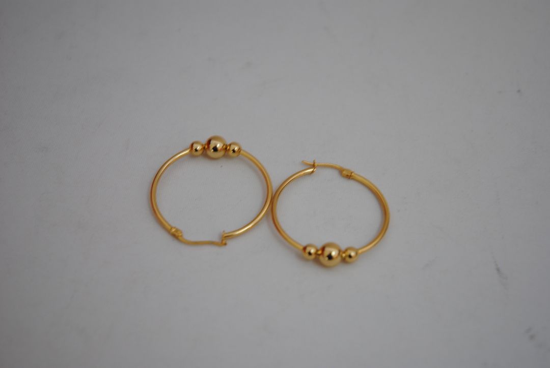 gold NA classic triple ball design hoops, **Hoop Diameter:** Approximately 35mm (1.4”) **Tube Thickness:** Approximately 2mm **Ball Beads:** 3 graduated sizes Large center ball: ~8mm Medium balls: ~6mm each Small ball: ~4mm **Weight:** Approximately 4-6g