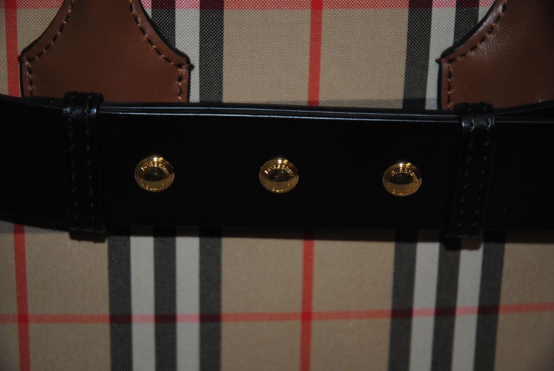 check monogram Burberry Burberry classic check tote with strap, Dimensions: Approx. 40 cm × 30 cm × 12–15 cm (i.e., ~15.7″ W × ~11.8″ H × ~4.7–6″ D) — this falls in line with Burberry’s “Medium Check Tote” style. For example, one similar bag measures W ≈