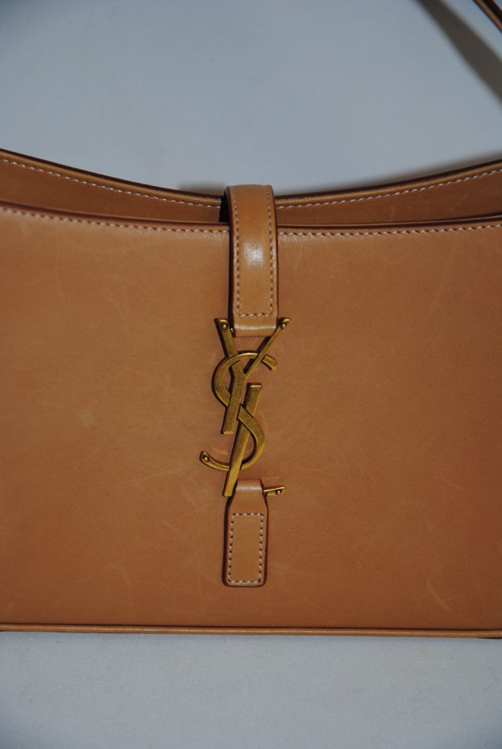 tan/ caramel Saint Laurent Model: Le 5 À 7 Hobo Bag, Length: 9.8 in (25 cm) Height: 5.5 in (14 cm) Depth: 2.4 in (6 cm) Strap Drop: 8.6–10.2 in (adjustable)