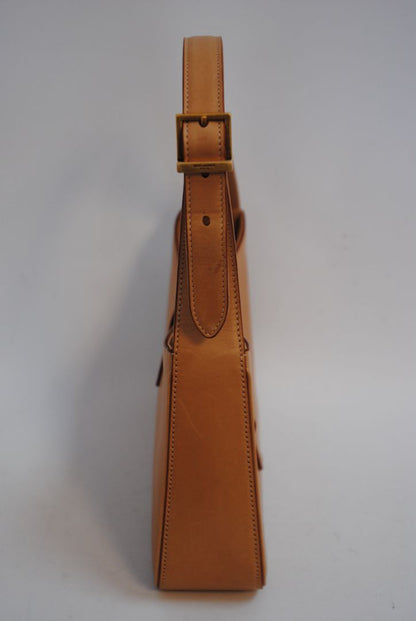 tan/ caramel Saint Laurent Model: Le 5 À 7 Hobo Bag, Length: 9.8 in (25 cm) Height: 5.5 in (14 cm) Depth: 2.4 in (6 cm) Strap Drop: 8.6–10.2 in (adjustable)