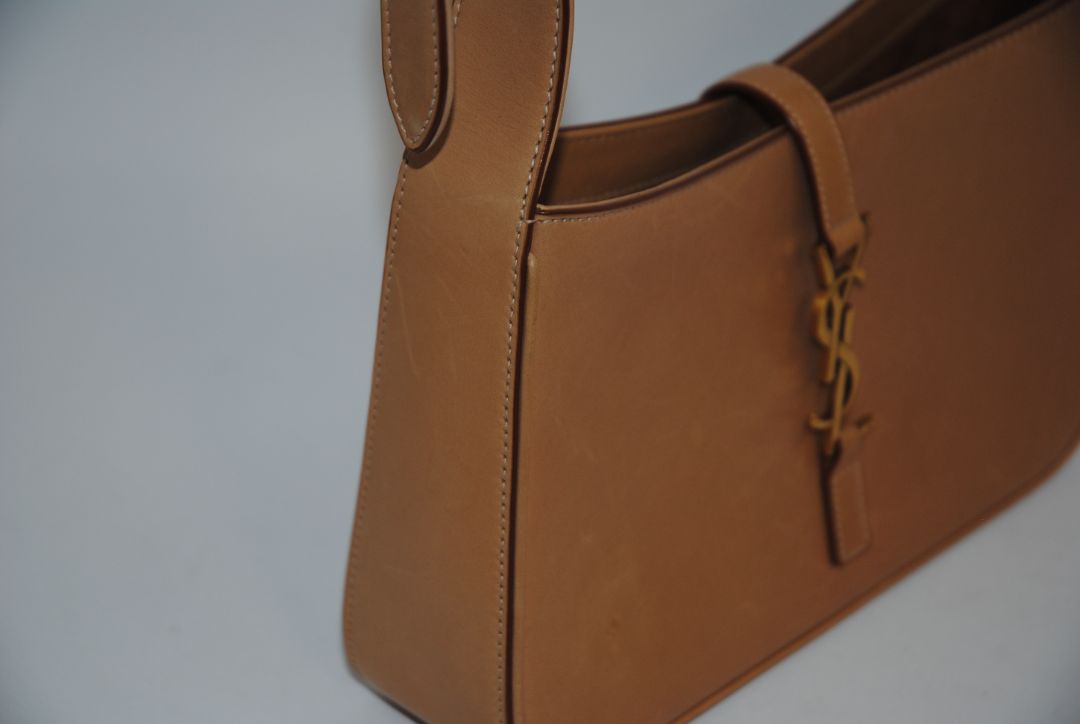 tan/ caramel Saint Laurent Model: Le 5 À 7 Hobo Bag, Length: 9.8 in (25 cm) Height: 5.5 in (14 cm) Depth: 2.4 in (6 cm) Strap Drop: 8.6–10.2 in (adjustable)