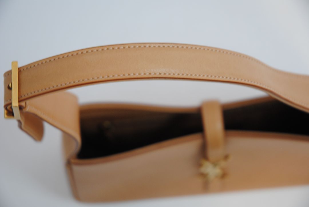 tan/ caramel Saint Laurent Model: Le 5 À 7 Hobo Bag, Length: 9.8 in (25 cm) Height: 5.5 in (14 cm) Depth: 2.4 in (6 cm) Strap Drop: 8.6–10.2 in (adjustable)