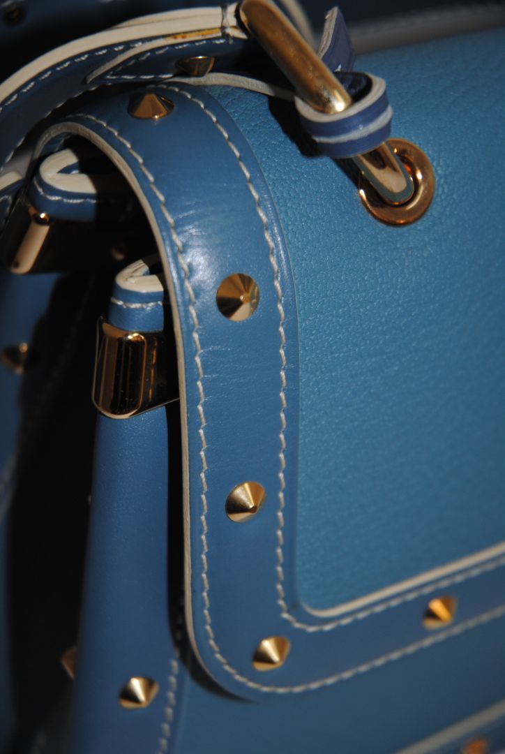 blue suhali Louis Vuitton Sac Le Talentueux, Measurements: Length: 12.2” Height: 8.3” Depth: 4.7” Strap Drop: 10–12” adjustable