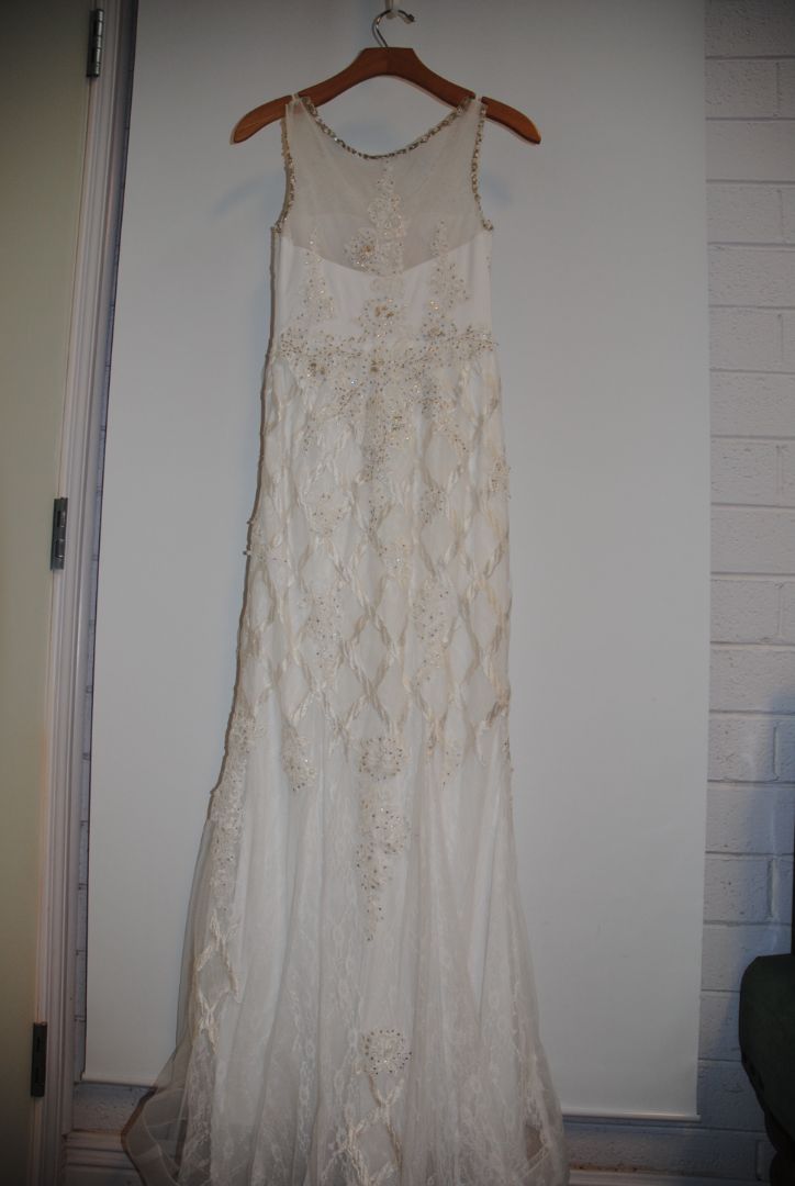white with gold hints NA lace applique' ball gown wedding gown, 6-8 approx