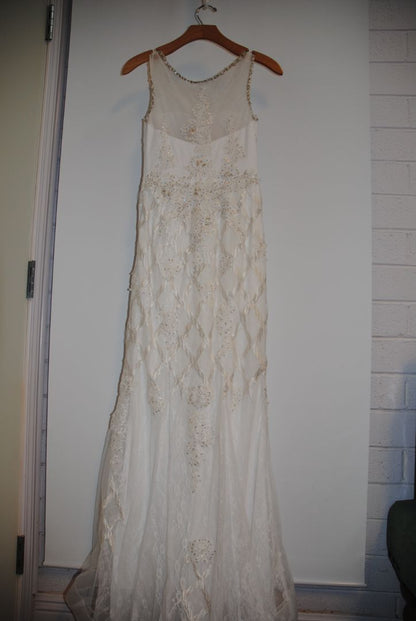 white with gold hints NA lace applique' ball gown wedding gown, 6-8 approx