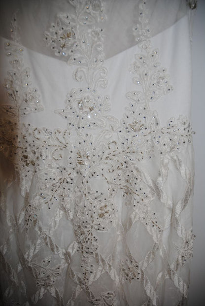 white with gold hints NA lace applique' ball gown wedding gown, 6-8 approx