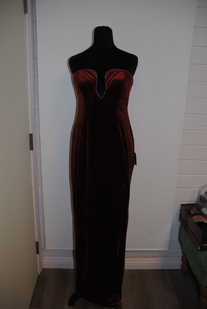burnt sienna Lulus sweetheart neckline velvet gown, L