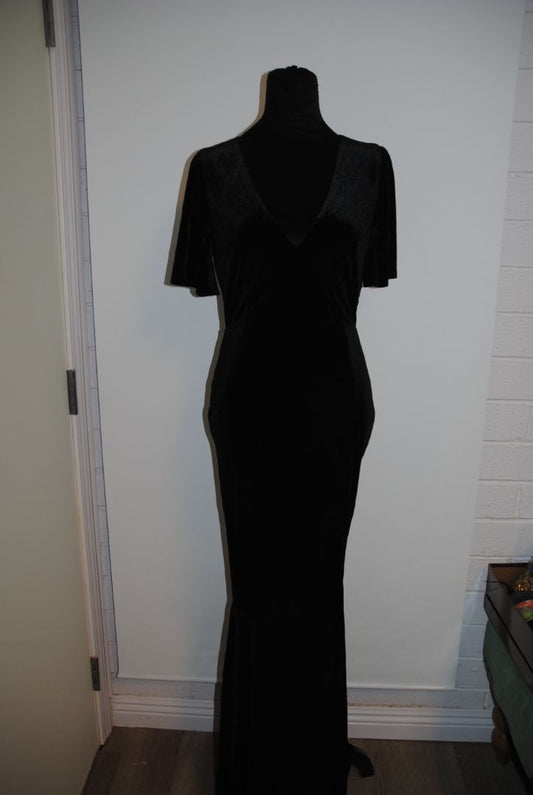 black Lulus flutter velvet maxi dress, S