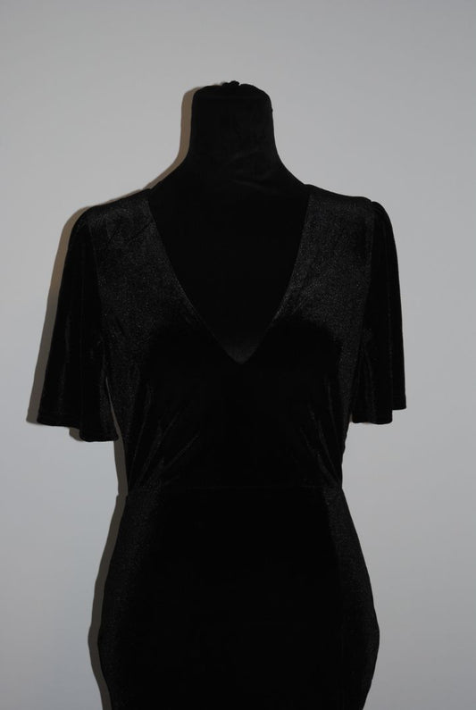 black Lulus flutter velvet maxi dress, S
