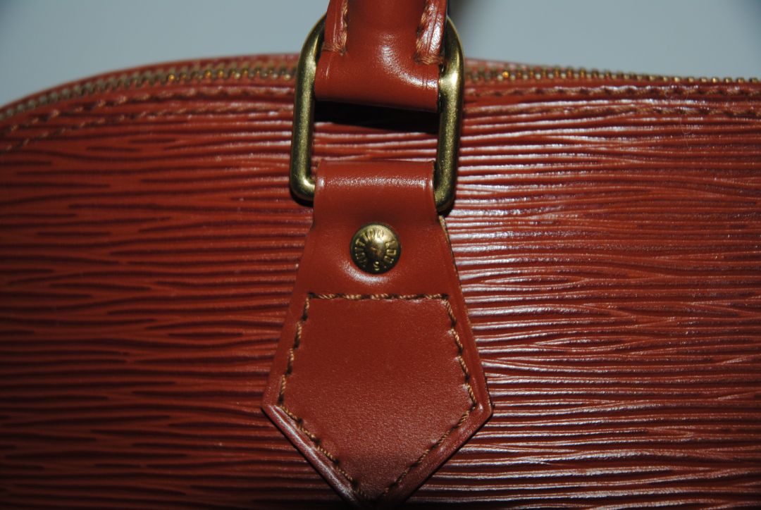 camel Louis Vuitton Epi Alma MM, Dimensions Length: 14.2 in (36 cm) Height: 10.6 in (27 cm) Depth: 6.7 in (17 cm)