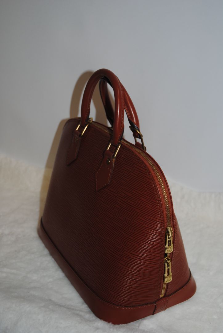 camel Louis Vuitton Epi Alma MM, Dimensions Length: 14.2 in (36 cm) Height: 10.6 in (27 cm) Depth: 6.7 in (17 cm)