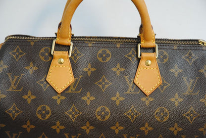 monogram Louis Vuitton SPEEDY 30, Length: 13 in (30 cm) Height: 10 in (21 cm) Depth: 6 in (17 cm)