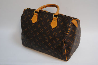 monogram Louis Vuitton SPEEDY 30, Length: 13 in (30 cm) Height: 10 in (21 cm) Depth: 6 in (17 cm)