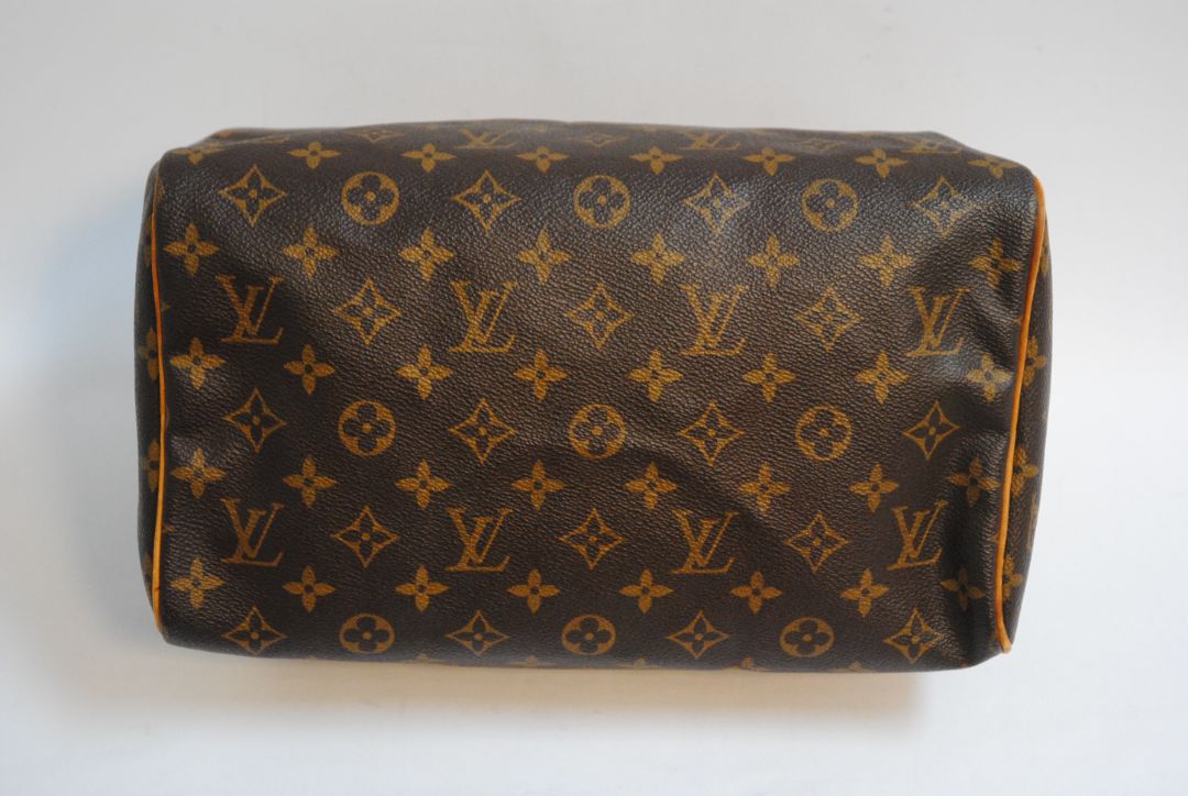monogram Louis Vuitton SPEEDY 30, Length: 13 in (30 cm) Height: 10 in (21 cm) Depth: 6 in (17 cm)
