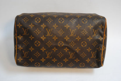 monogram Louis Vuitton SPEEDY 30, Length: 13 in (30 cm) Height: 10 in (21 cm) Depth: 6 in (17 cm)