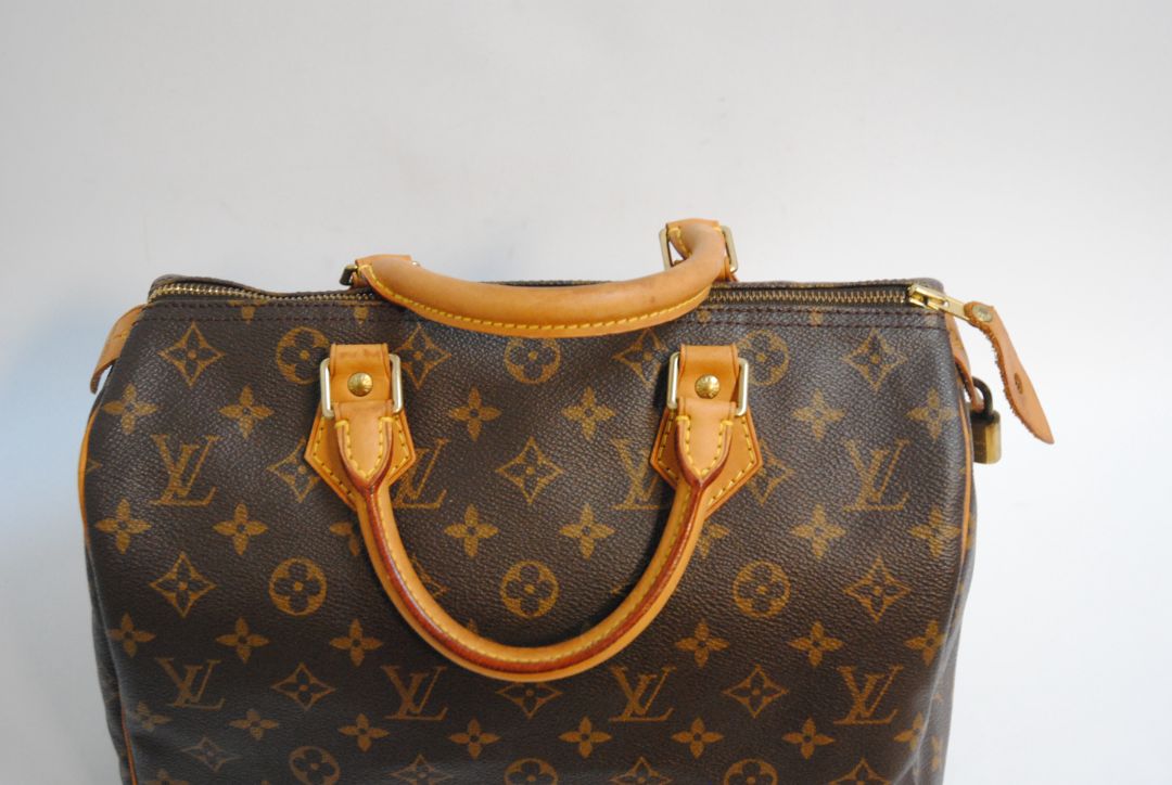 monogram Louis Vuitton SPEEDY 30, Length: 13 in (30 cm) Height: 10 in (21 cm) Depth: 6 in (17 cm)