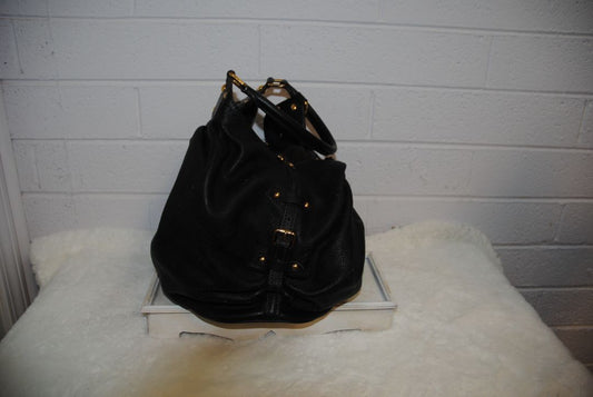 black Louis Vuitton mahina hobo MM, Width: 16–17 in (41–43 cm) Height: 12–13 in (30–33 cm) Depth: 7–8 in (18–20 cm) Handle Drop: ~7 in (18 cm) Designed to sit comfortably on the shoulder
