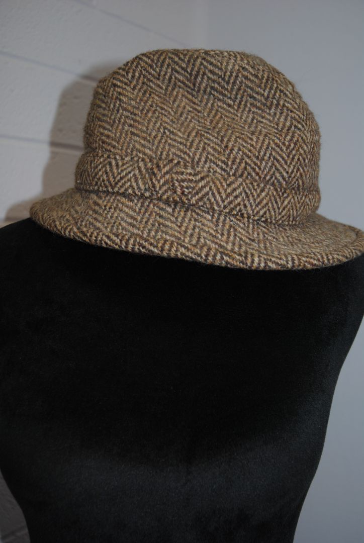 tweed brown Burberrys tweed hat, L
