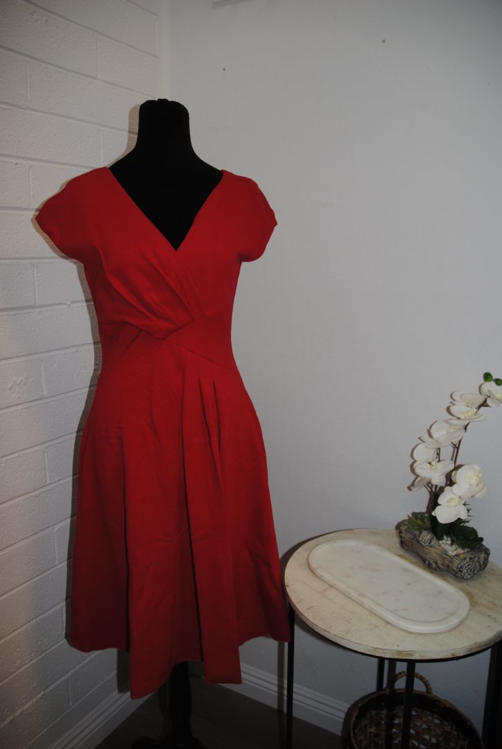 red Armani Collezioni v neck fit and flare, 2