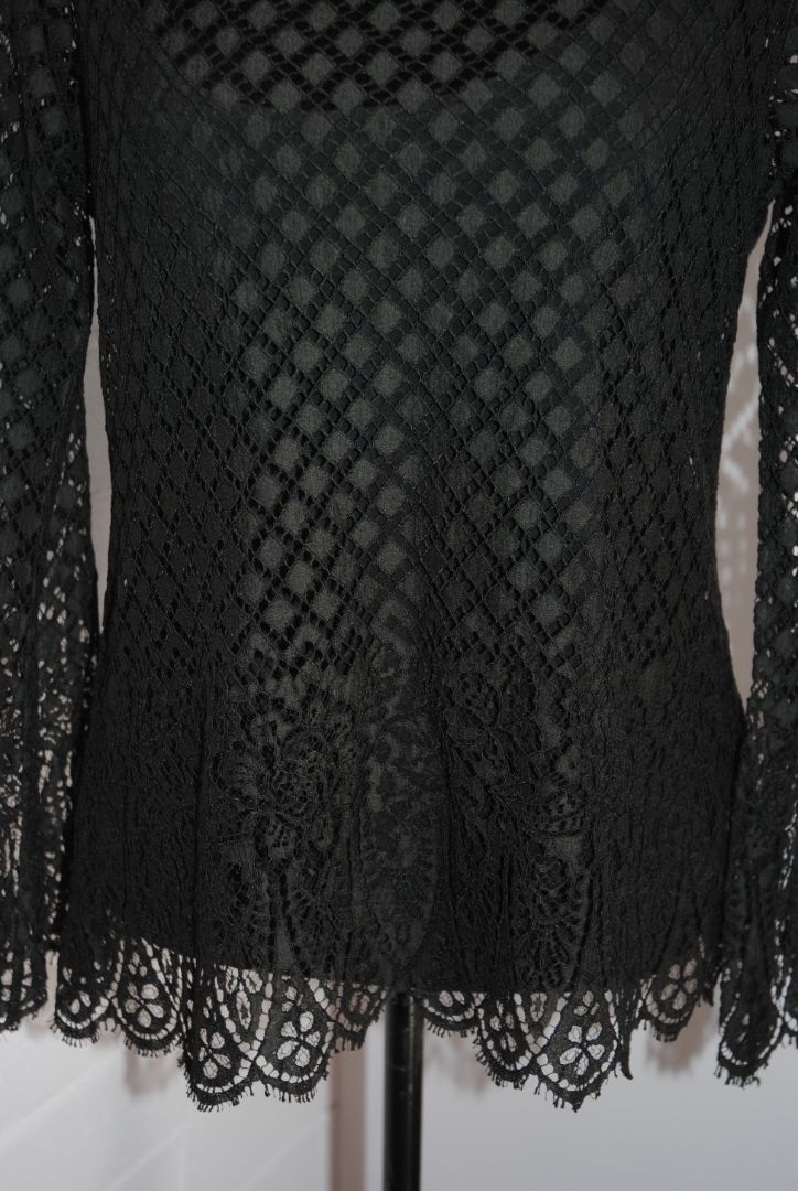 Bazar Black Lace Long-Sleeve Top 40