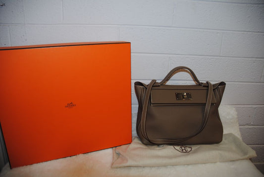 Color: Neutral Taupe / Etoupe family Hermès Hermes 24 x 24, Width: 11.5 in (24 cm) Height: 7 in (18 cm) Depth: 5 in (13 cm)