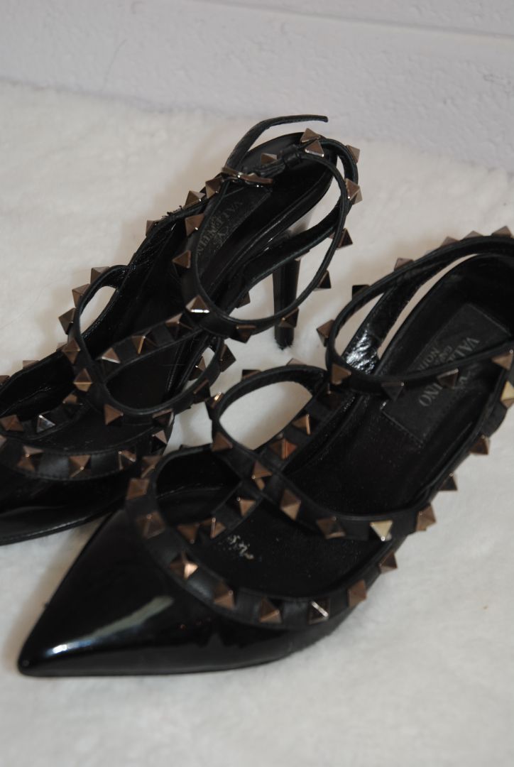 Valentino Garavani Black Rockstud Pump 34.5
