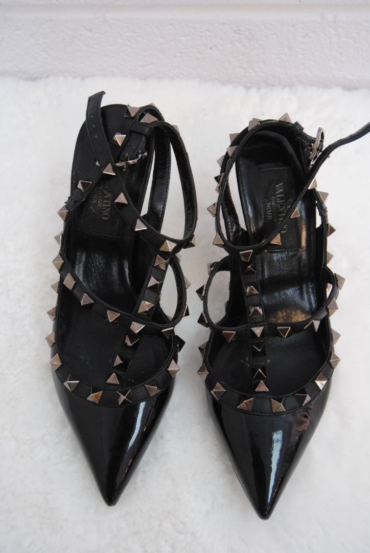 Valentino Garavani Black Rockstud Pump 34.5