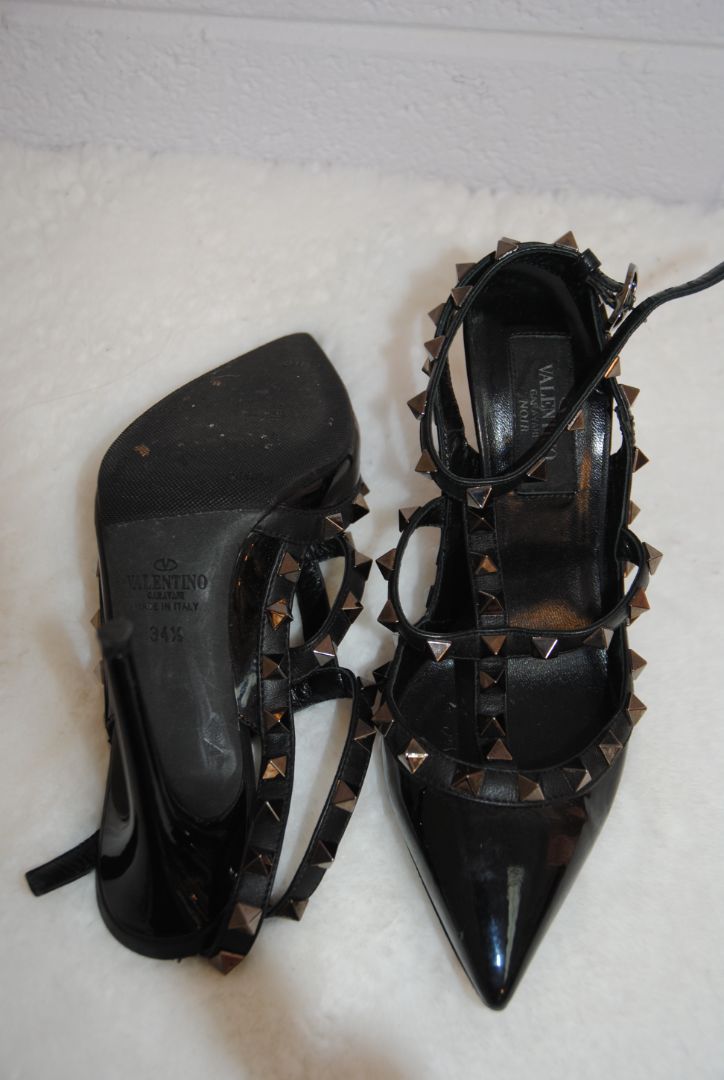Valentino Garavani Black Rockstud Pump 34.5
