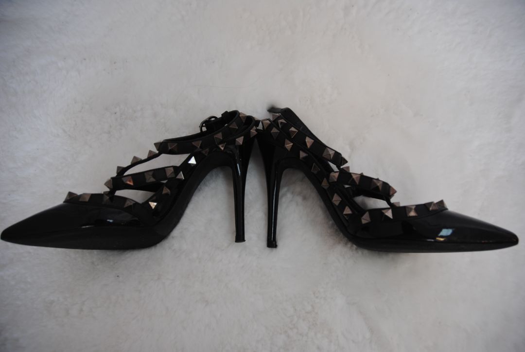 Valentino Garavani Black Rockstud Pump 34.5