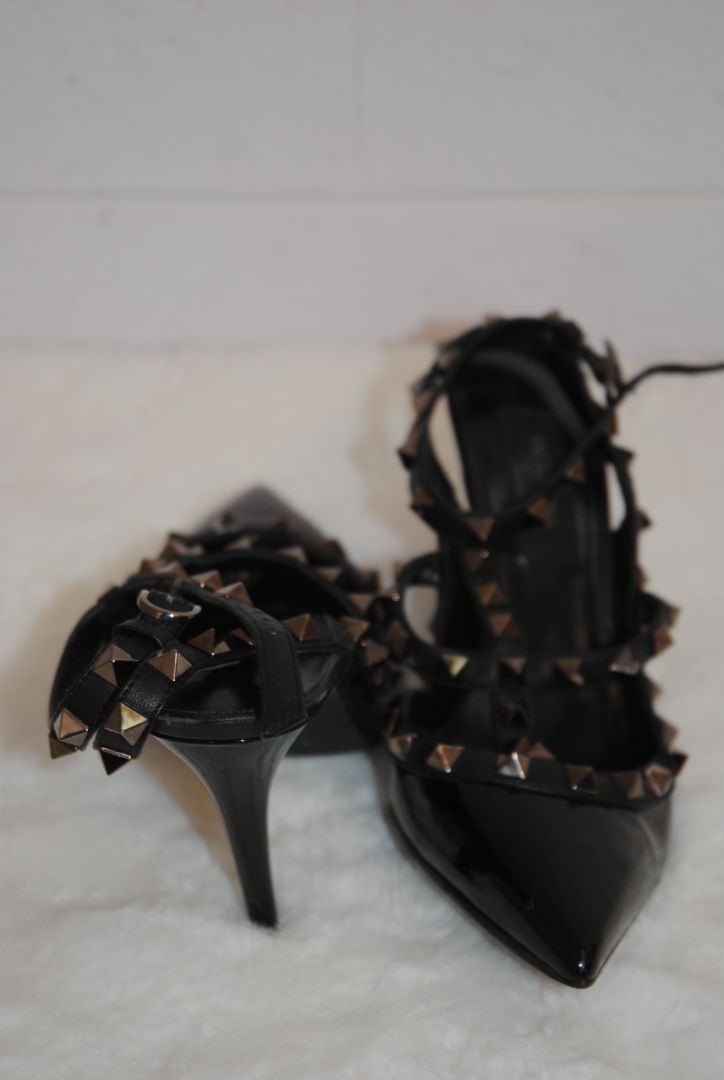 Valentino Garavani Black Rockstud Pump 34.5