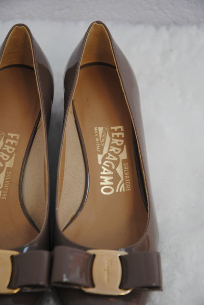 Cumin Ferragamo Vara Pumps, 4