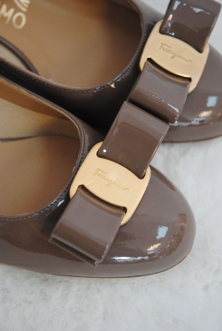 Cumin Ferragamo Vara Pumps, 4