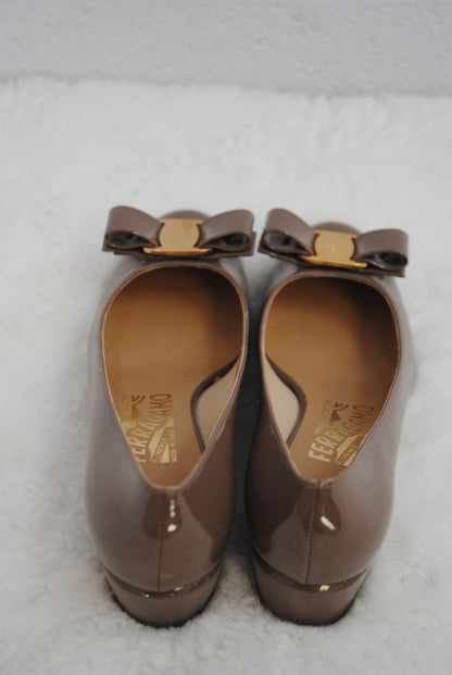 Cumin Ferragamo Vara Pumps, 4