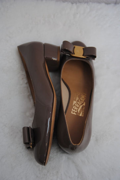 Cumin Ferragamo Vara Pumps, 4