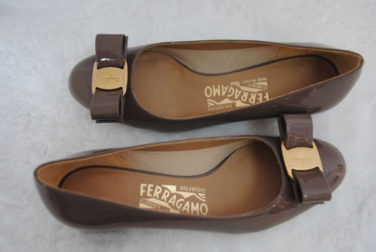 Cumin Ferragamo Vara Pumps, 4