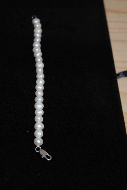white NA pearl bracelet